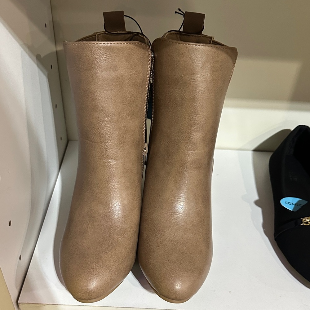 Elegant Tan Ankle Boots